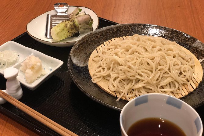 A pairing experience in Sapporo where you can enjoy tempura and 3 kinds of Hokkaido-only sake, along with a soba-noodle making experience! - A Working Sapporo Soba Shop, Not a Stage