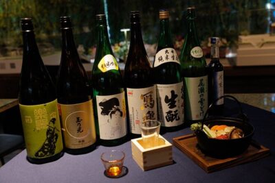 Cherry blossom & Japanese Sake Tasting in Shinjuku - Entering the tasting flow: from simpler sake to more character