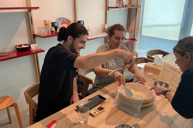 Cozy Tokyo Class: Ramen, Sushi, Sake Pairing & Cultural Exchange - The in-kitchen rhythm: cook, taste, talk (with sake pairing)