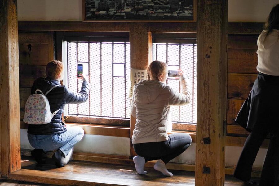 Explore Matsumoto: Castle, Sake & Taste of Local Life - Nakamachi Shopping Street: Edo-era merchant houses you can actually see
