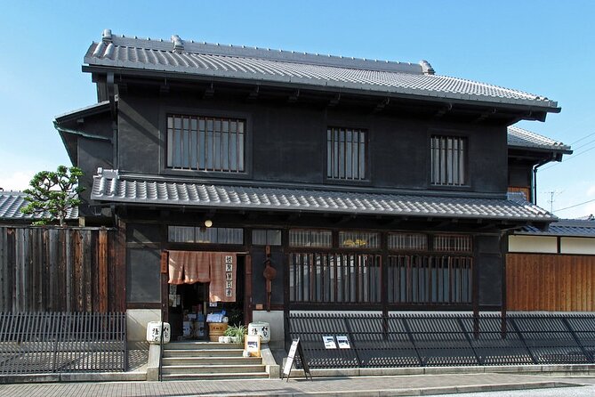 Fushimi Kyoto Walking Tour with Sake Tasting and Canal Boat Ride - What makes the guide matter in this specific tour
