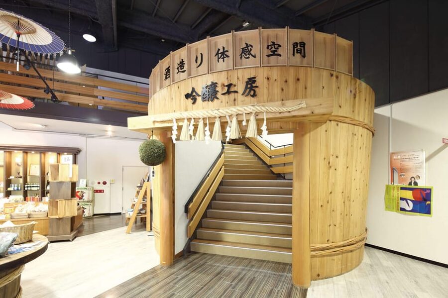 Kobe: Sake Brewery Tour with Tasting Sake - Stop 3: Hamafukutsuru Brewery and the Barrel-Making Factor