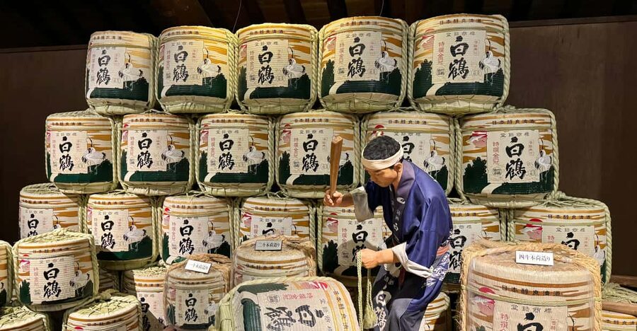 Kobe: Sake Brewery Tour with Tasting Sake - Getting There and Meeting Point: Sumiyoshi at 11:00