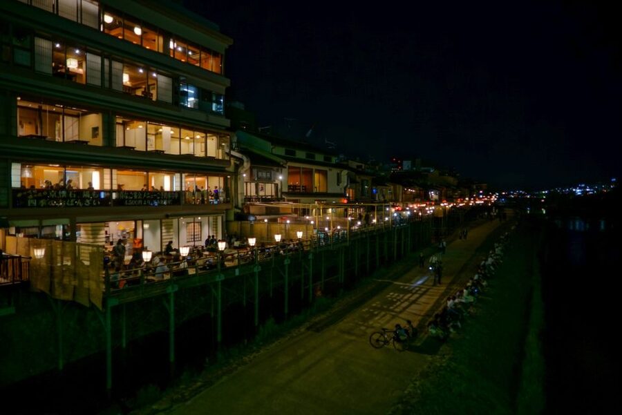 Kyoto: Foodie Night Tour in Gion with 9 dishes + 6 Sake - Sake Flight Details: Six Tastings and the Kiki Sake Angle