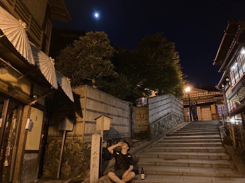 Kyoto: Gion Evening Walk with Hidden Gems, Geisha & Sake - Why Gion after dark hits differently on foot