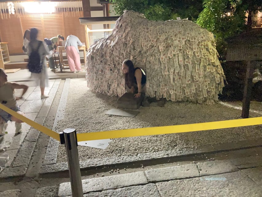 Kyoto: Gion Evening Walk with Hidden Gems, Geisha & Sake - Sake in hand: why that included drink changes the vibe