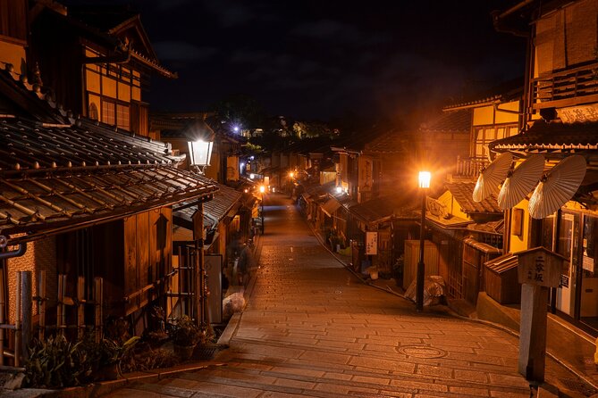 Kyoto: Gion Geisha District & Sake-in-Hand Walking Tour - Gion streets and Hanamikoji: the lanes where tradition shows up
