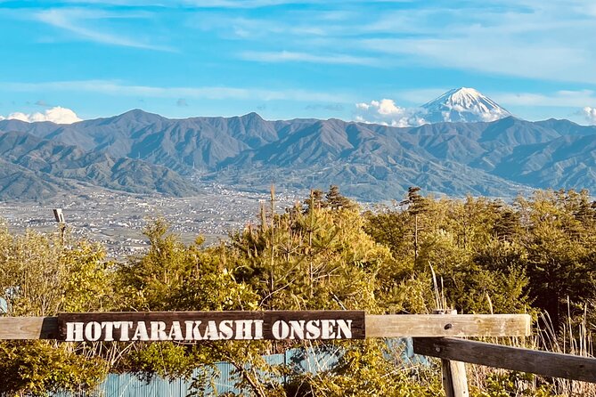 Mt FUJI - Panoramic Tour w/ Hoto Lunch, JP Sake & Onsen tatto OK! - Misaka Pass Lunch Break: Where Hoto Gets Served