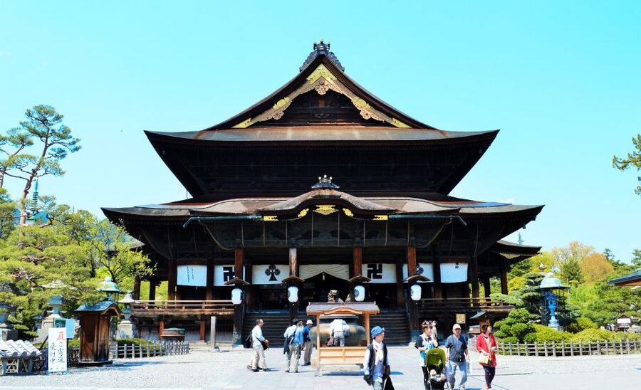 Nagano: Snow Monkeys, Zenkoji Temple & Sake Day Trip - Zenko-ji Temple: Why This Stop Matters in Nagano