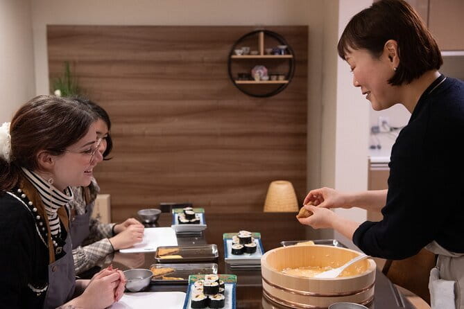Nishiki Market, Private Sushi class & Sake Tasting in Townhouse - Step out of the street and into a Kyomachiya