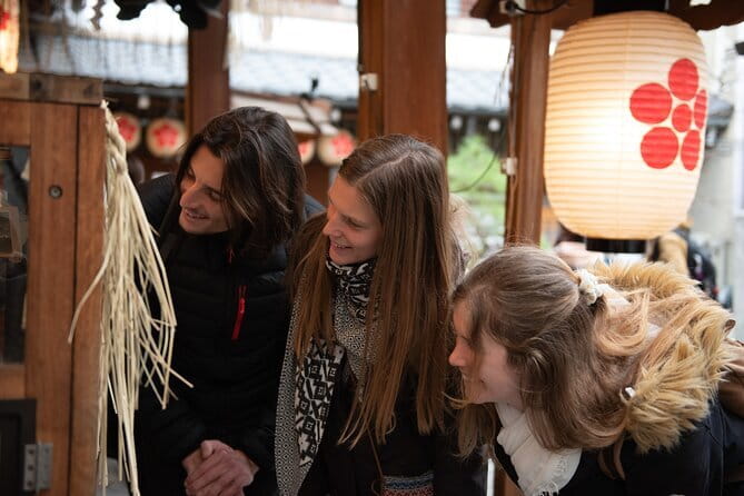 Nishiki Market, Private Sushi class & Sake Tasting in Townhouse - Miso soup from scratch: dashi and timing you can feel