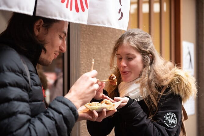 Nishiki Market, Private Sushi class & Sake Tasting in Townhouse - The Nishiki Shrine stop: a small pause from shopping energy