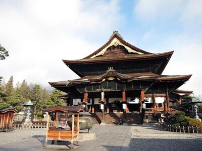 Private Nagano 1-Day Tour:Snow Monkeys,Zenko-ji,Obuse,Sake,Onsen - Stop 1: Jigokudani Snow Monkey Park (Wild Hot-Spring Watching)