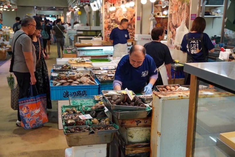 Tokyo: Private Tsukiji Street Food & Sake with Local Guide - The charcoal wagyu skewer and tamagoyaki you actually need to try