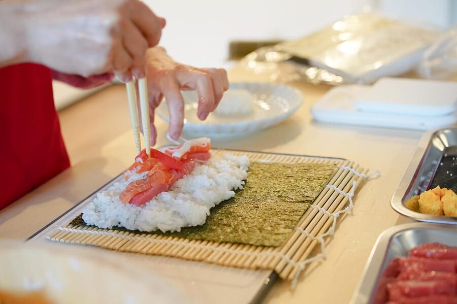 Tokyo: Sushi Cooking Class with Sake Tasting - Kids playroom: how this works for families